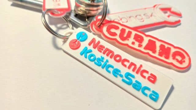 Kľúčenky s logom z 3D tlačiarne
